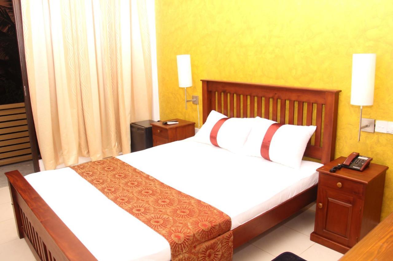 Zendara Hotel Negombo Esterno foto