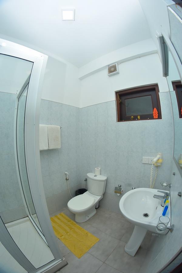 Zendara Hotel Negombo Esterno foto