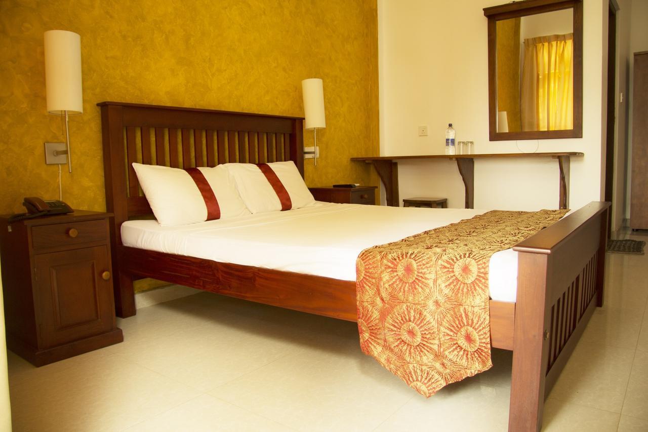 Zendara Hotel Negombo Esterno foto