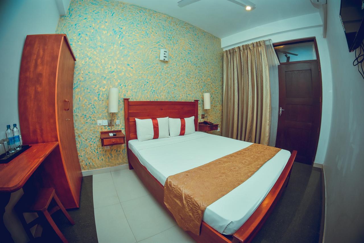 Zendara Hotel Negombo Esterno foto