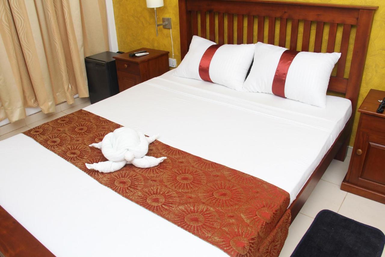 Zendara Hotel Negombo Esterno foto